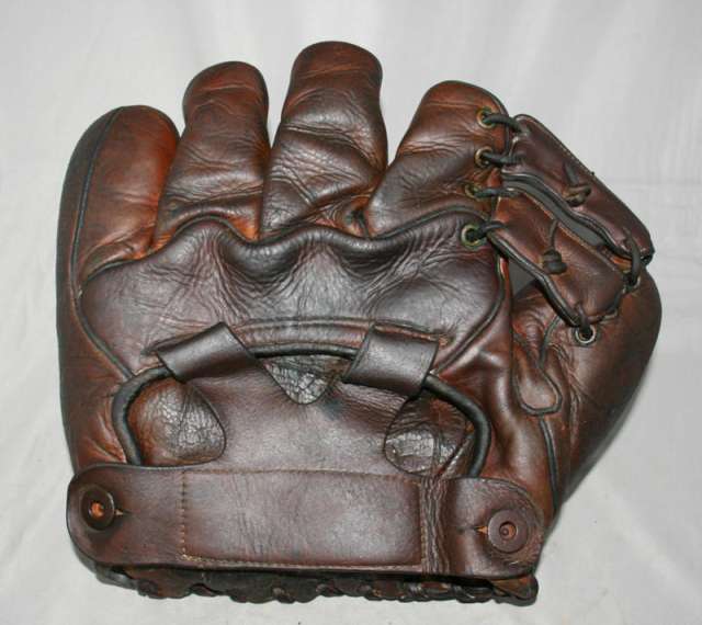 OK 58 Double Button Y Strap Back